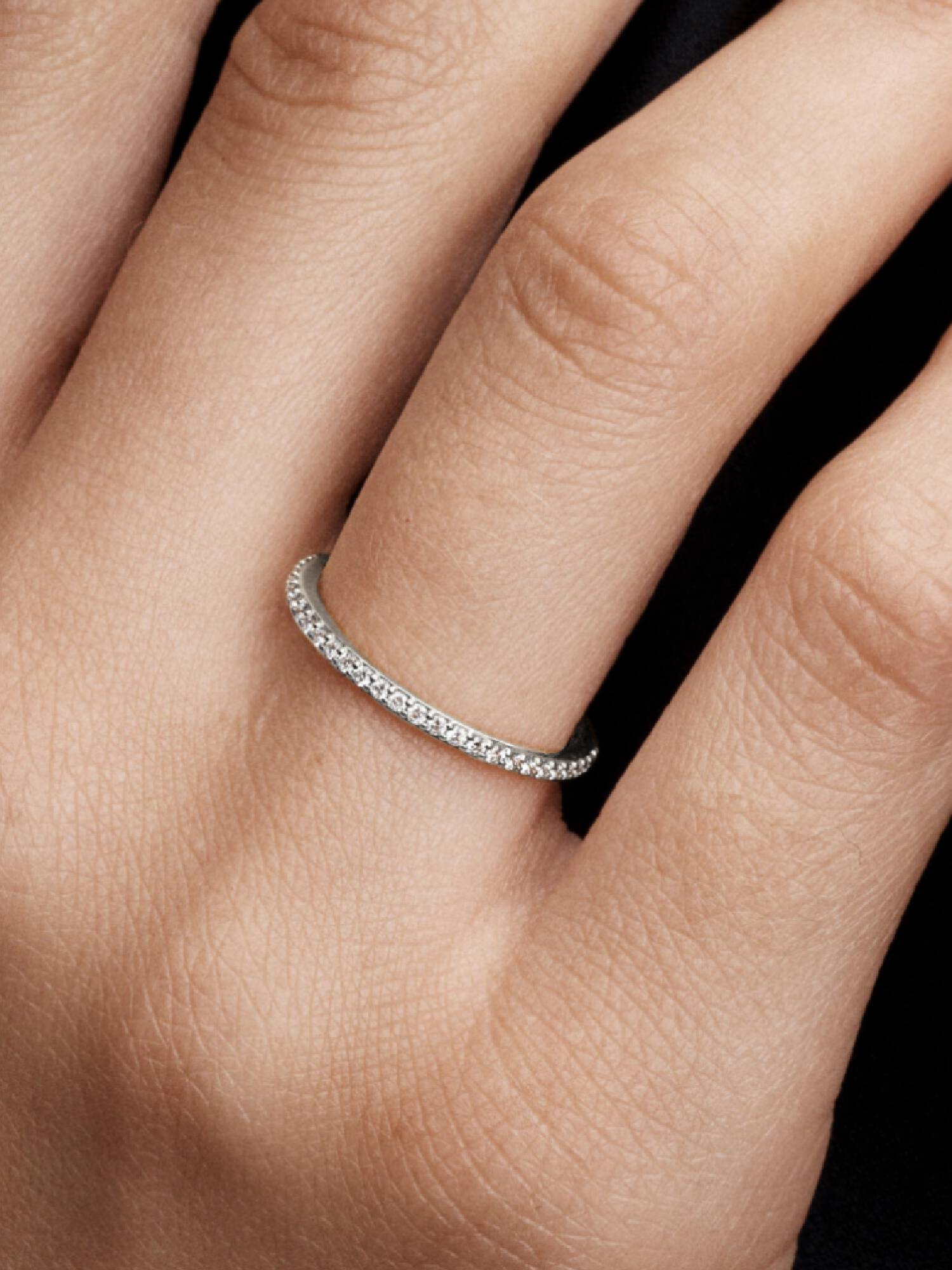Pandora Era Ring med Halvt Evighedspavébånd og laboratorieskabte diamanter