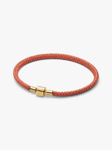 Skinnende orange armbånd med snor