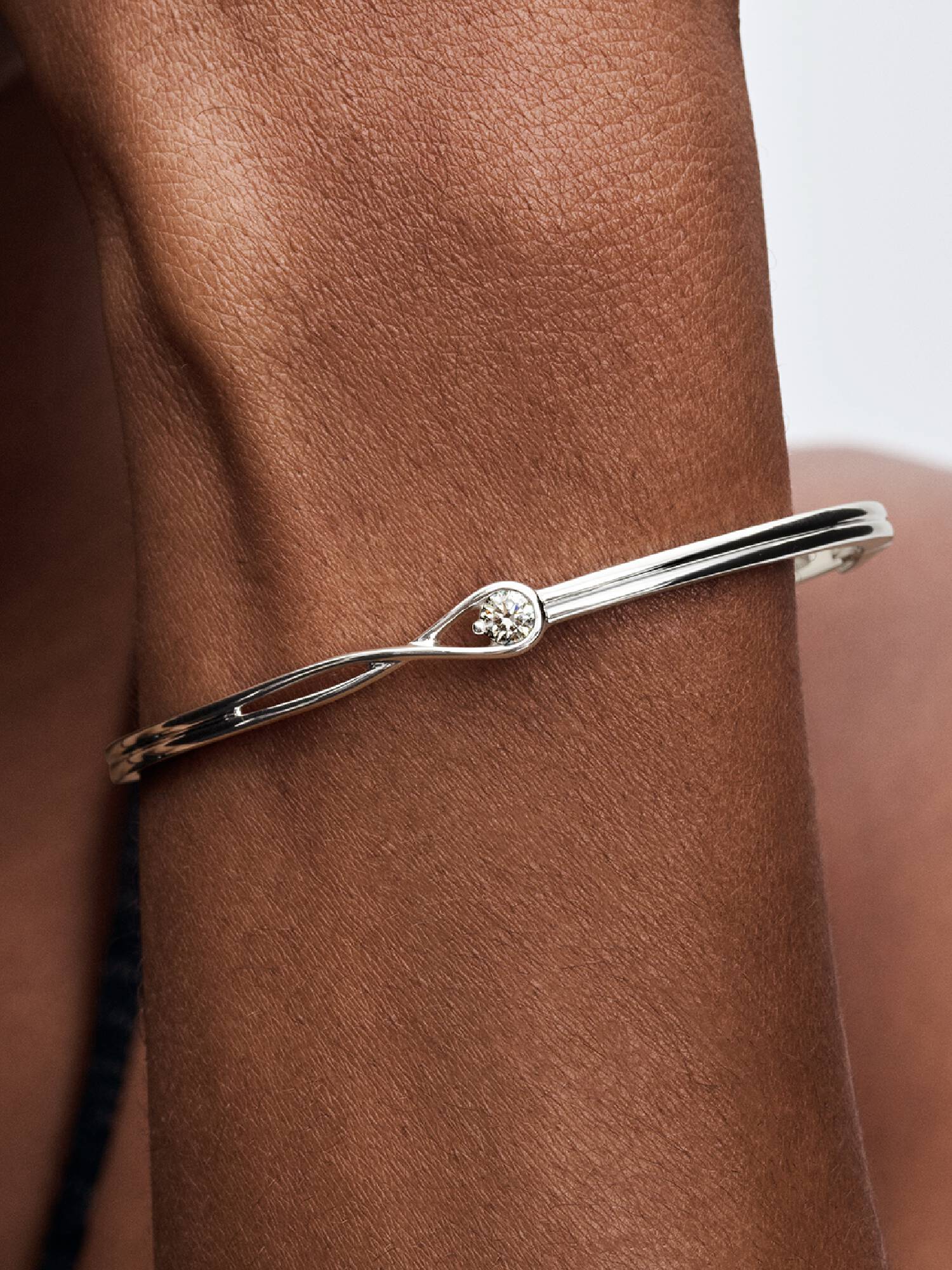 Pandora Infinite armring i 14 kt. hvidguld med laboratorieskabt diamant