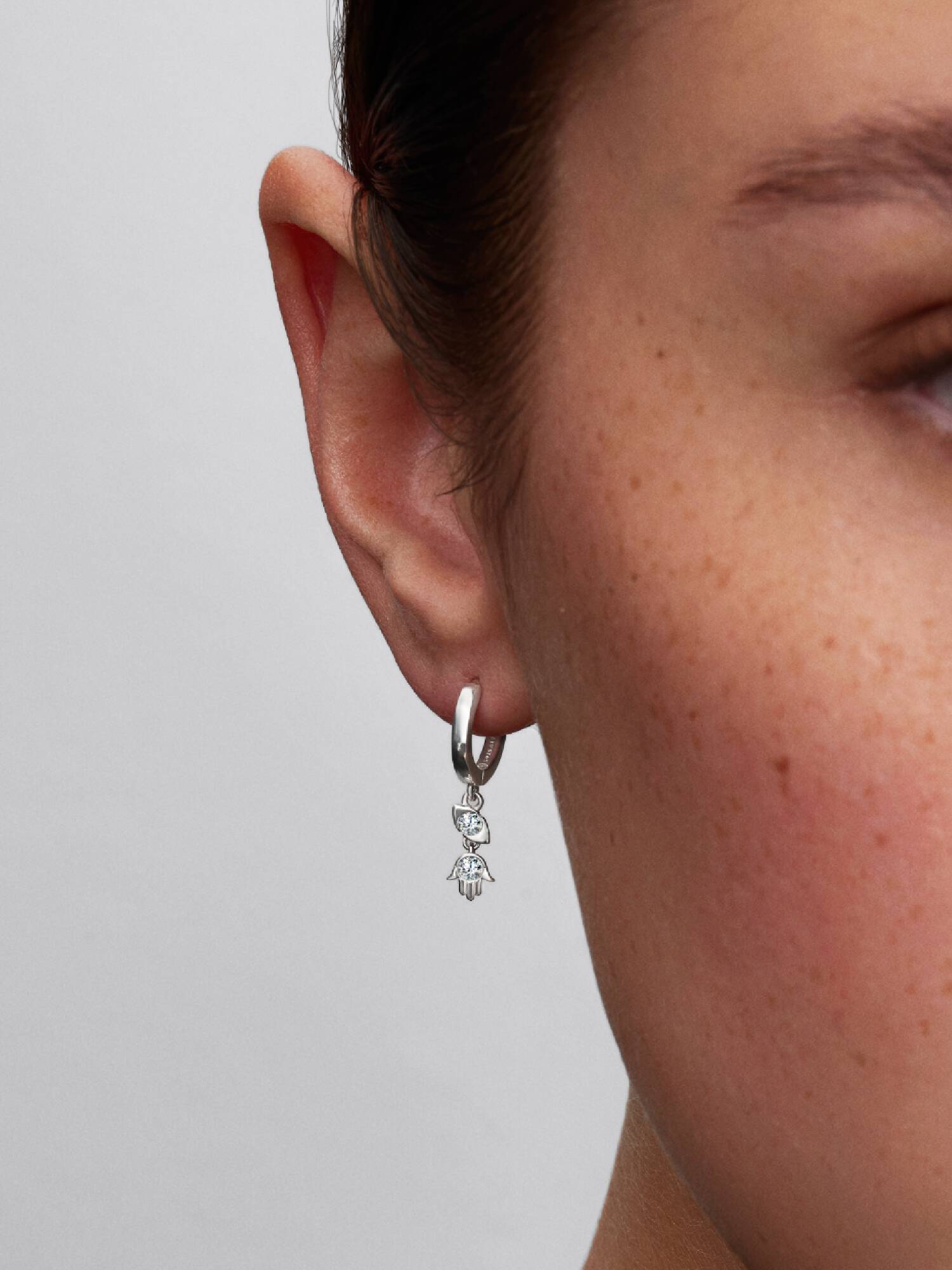 Pandora Talisman øreringe i sterlingsølv med vedhæng med ondt øje og hamsas hånd med laboratorieskabte diamanter