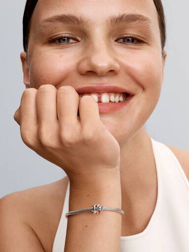 Snoet Pil Charm