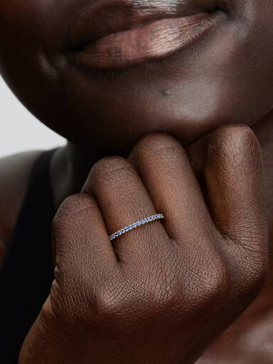 Funklende Blå Halv Evighedsbånd Ring