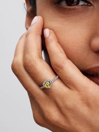 Funklende Forhøjet Hjerte Ring
