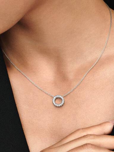 Pandora Logo Pavé Cirkel Collier-Halskæde