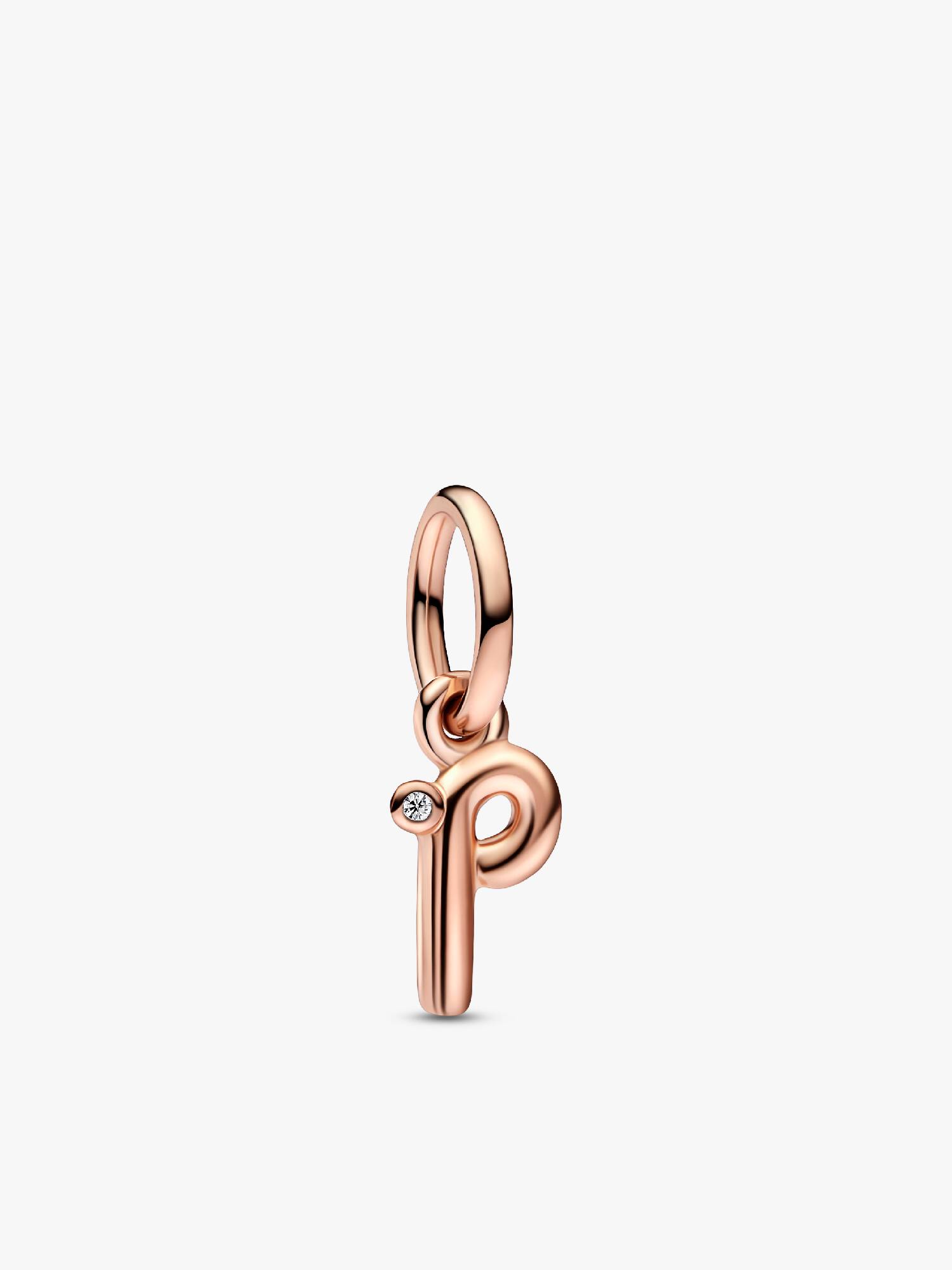 Charm med P-bogstavsvedhæng