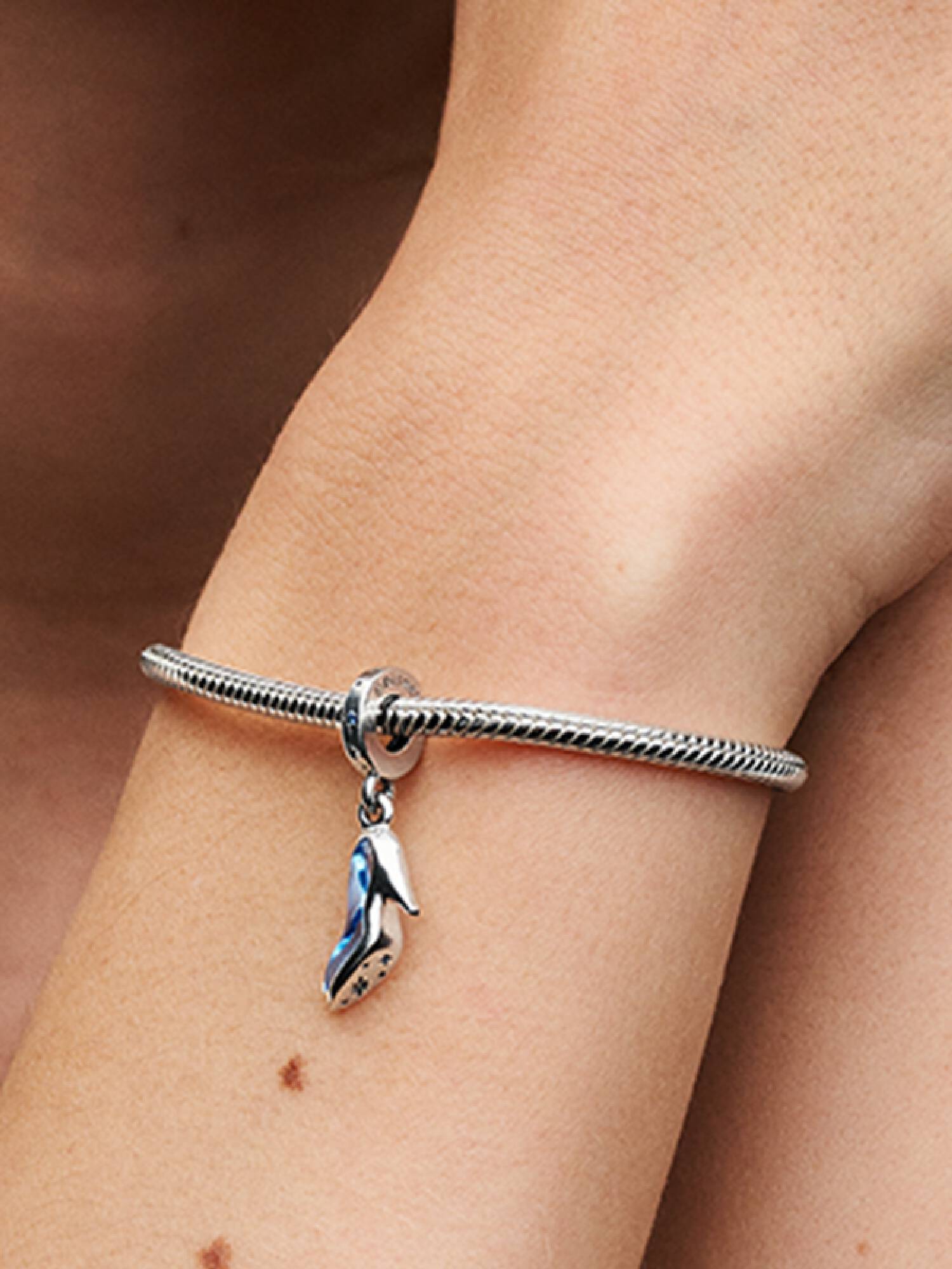 Disney Askepots Glassko Charm med vedhæng