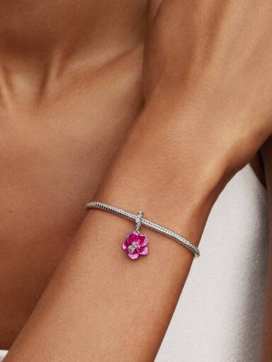 Hibiscus Charm med Vedhæng