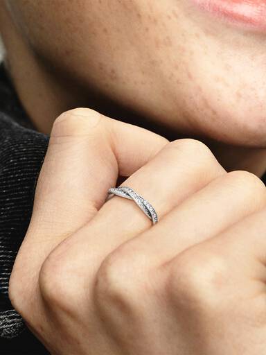 Funklende Snoede Linjer Ring