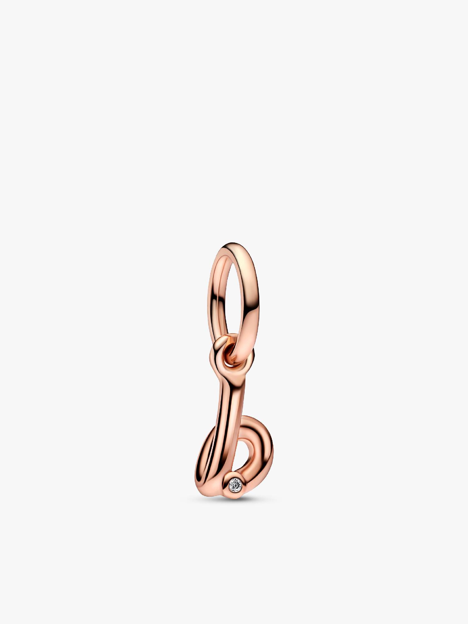 Charm med B-bogstavsvedhæng