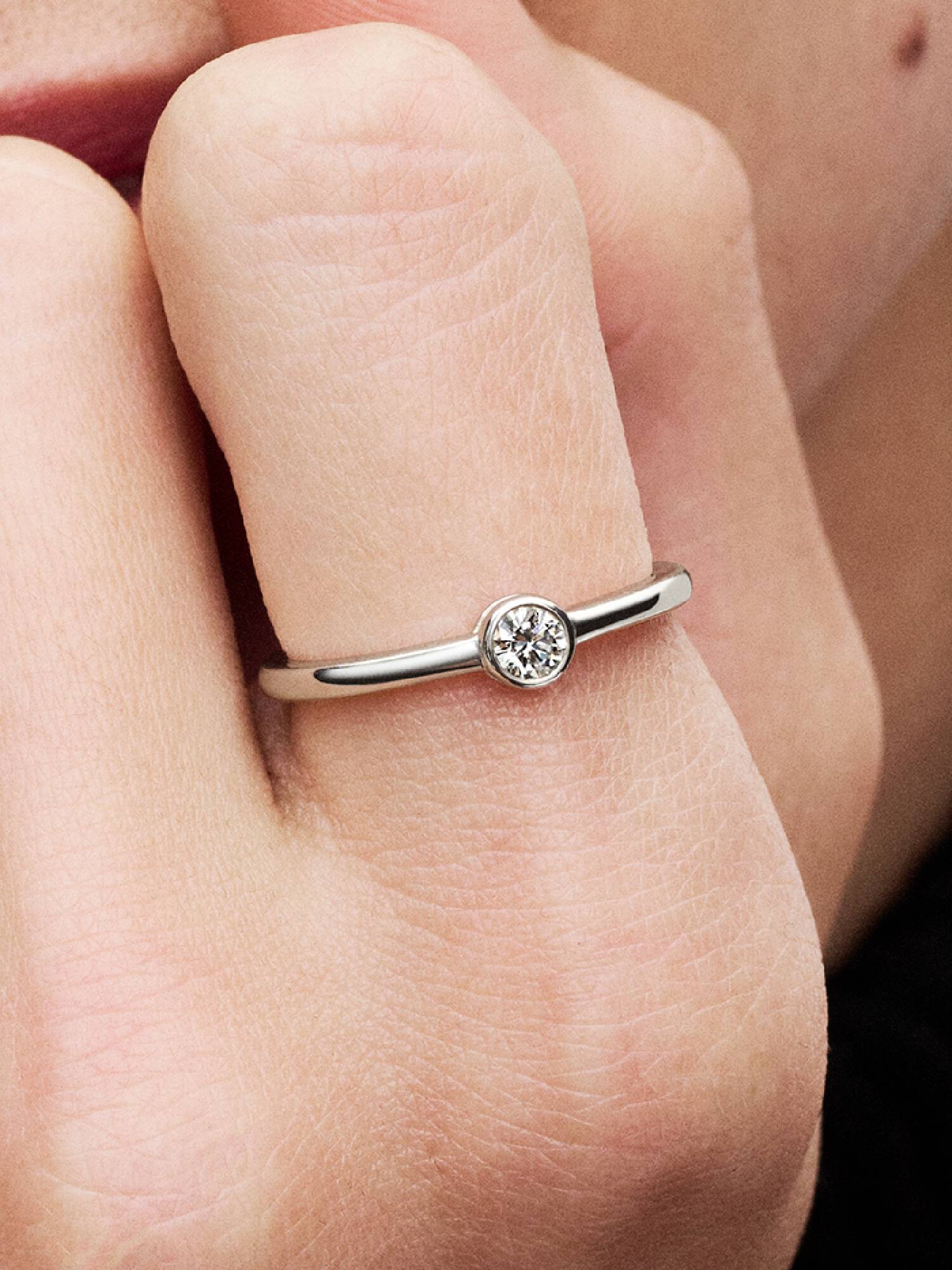 Pandora Era bezel ring i sterlingsølv med laboratorieskabt diamant