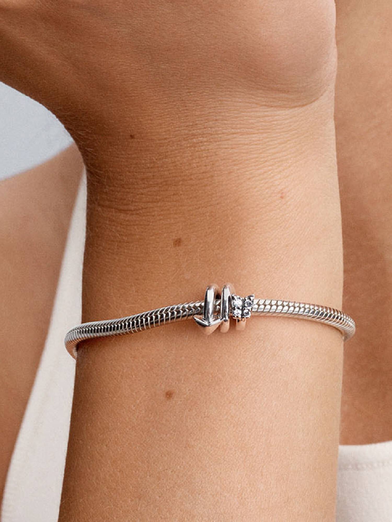 Snoet Pil Charm