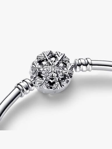 Pandora Moments Armring med Funklende Snefnuglås