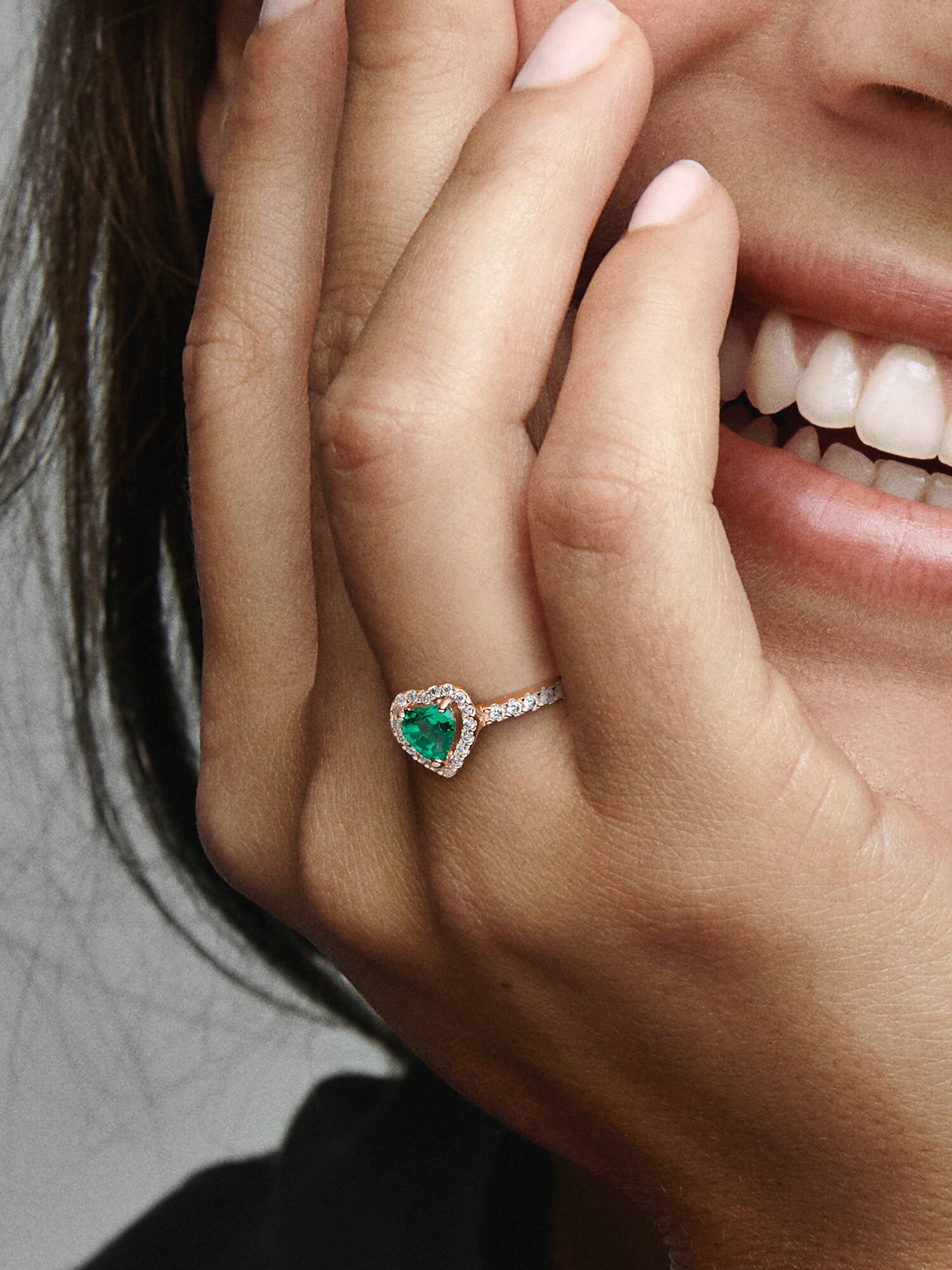Funklende Forhøjet Hjerte Ring