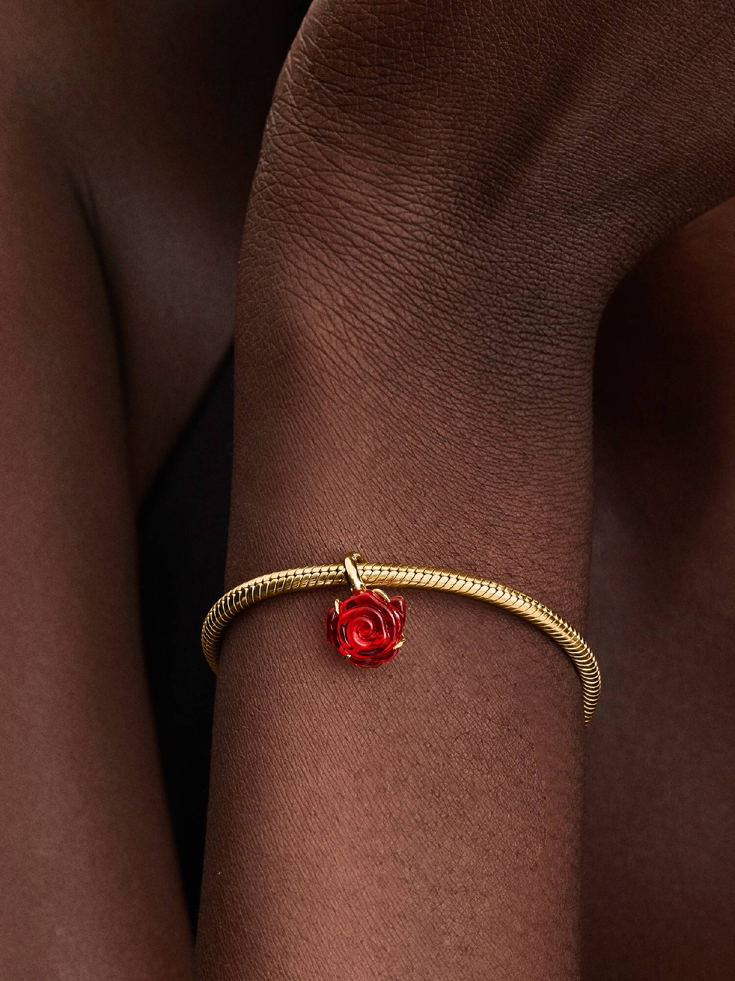 Disney Skønheden og Udyret, Fortryllet Rose Charm med vedhæng