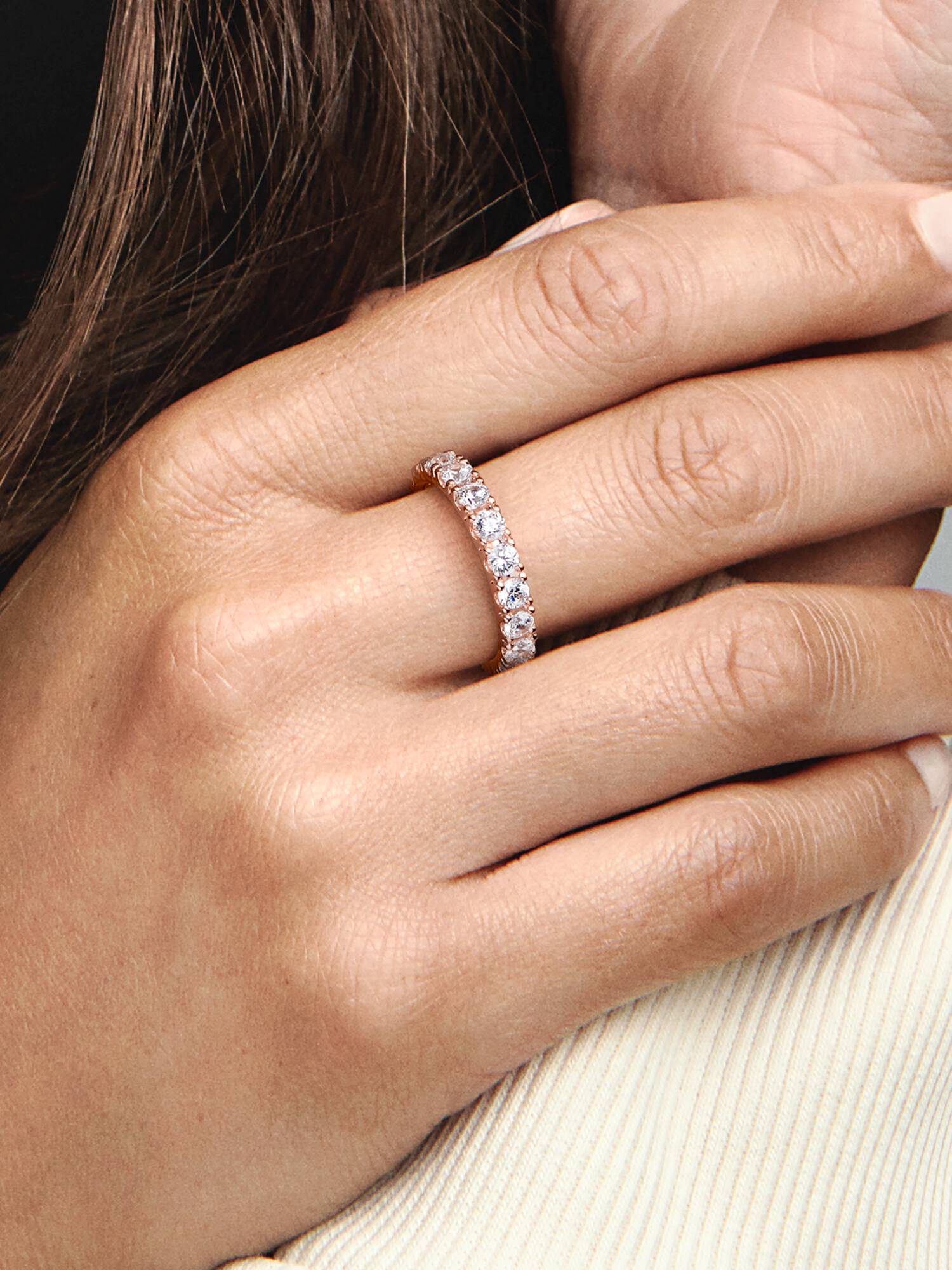 Funklende Række Eternity Ring