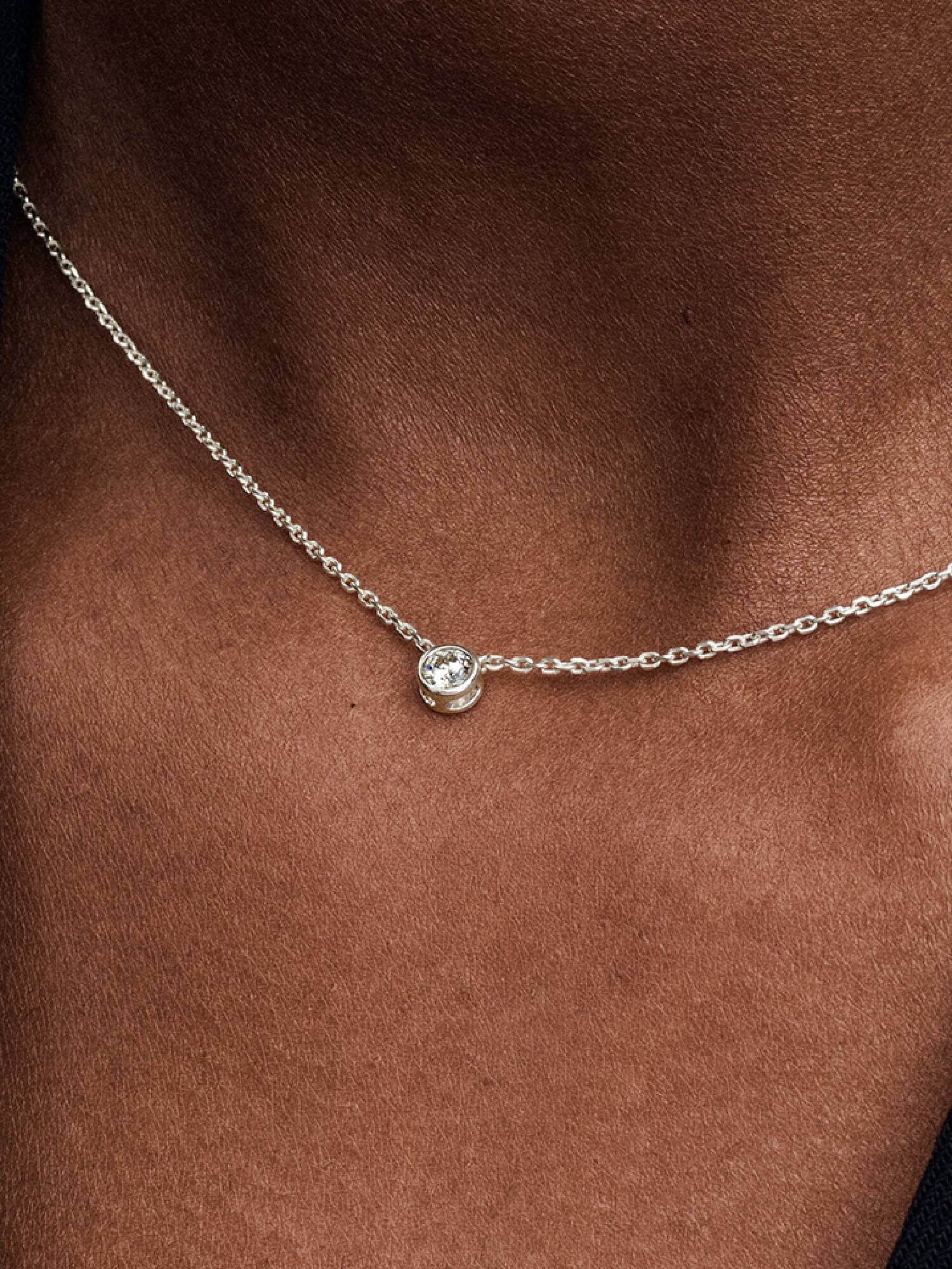 Pandora Era bezel halskæde i sterlingsølv med vedhæng og laboratorieskabt diamant