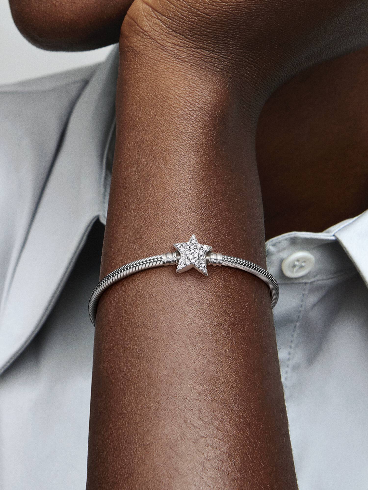 Pandora Moments Slangekædearmbånd med Asymmetrisk Stjernelås