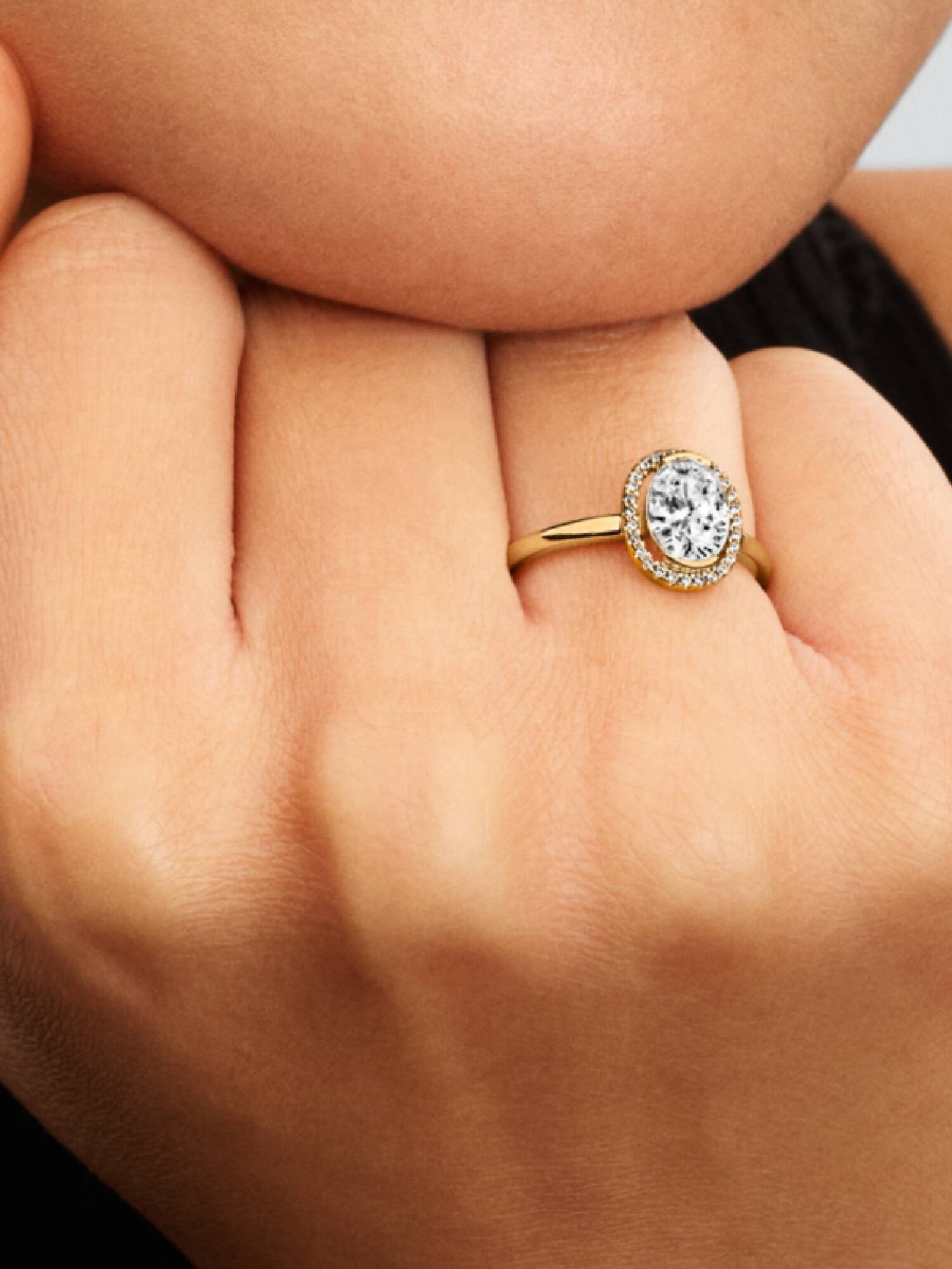 Oval Funklende Halo Ring