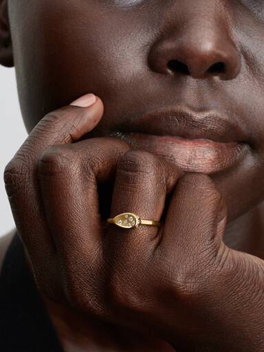 Lille Stenindfattet Oval Signet Ring