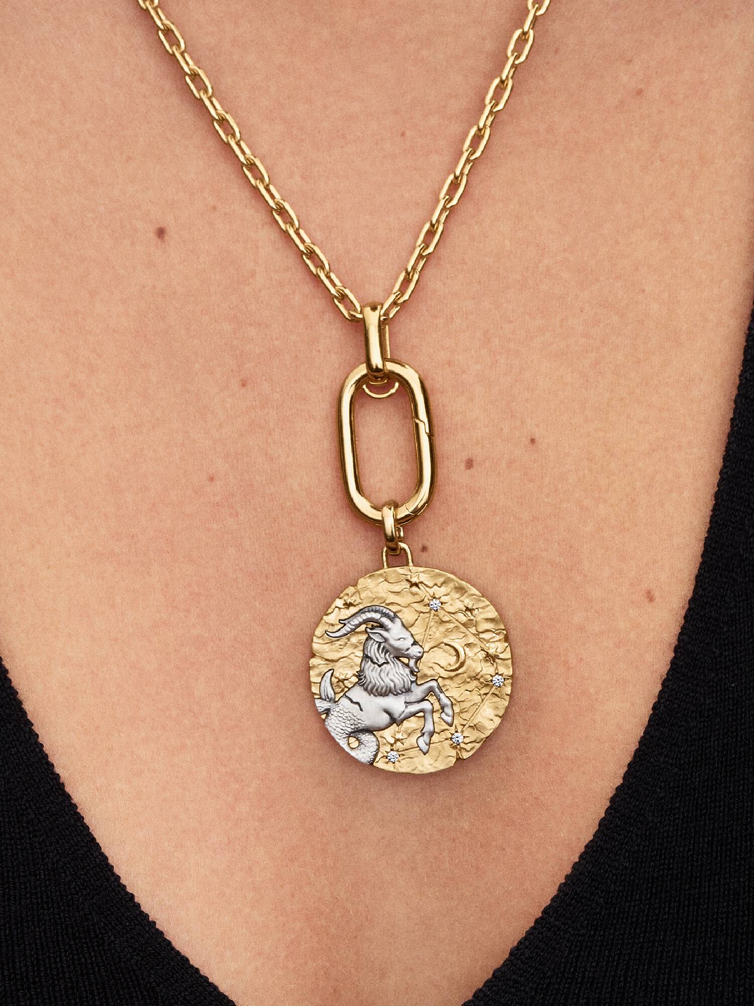 Stenbukken Stjernetegn Oversized Medaljon Charm
