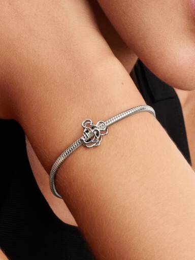 Disney Mickey Mouse Charm med åbent mønster