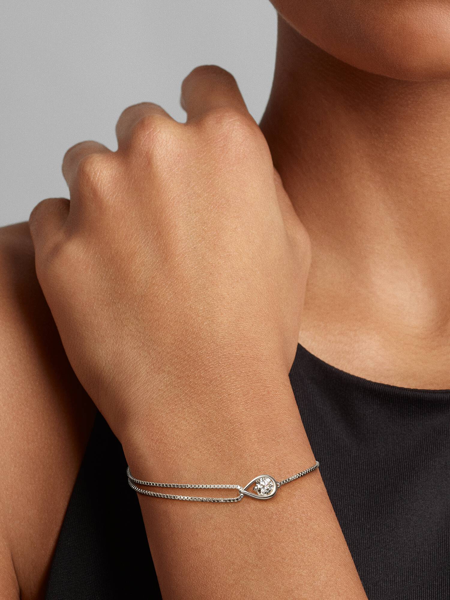 Pandora Infinite dobbeltkædet armbånd i 14 kt. hvidguld med laboratorieskabt diamant