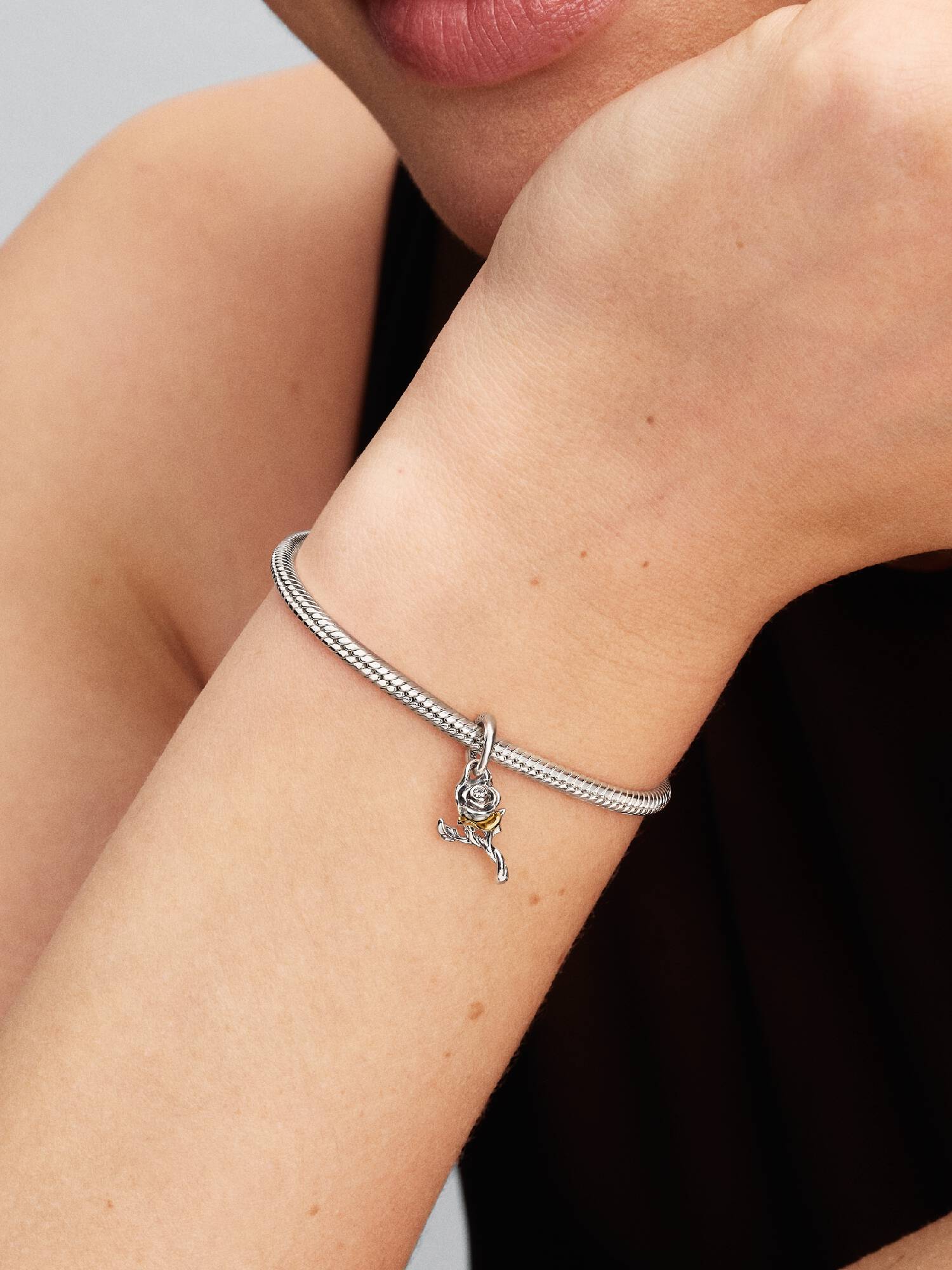 Disney Belle Fortryllet Rose Laboratorieskabt Diamant Charm med vedhæng 